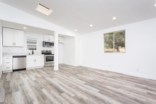 12049 Coping Place, Lakeside CA: https://media.crmls.org/mediaz/66646abb-40ec-4b95-9558-505613db46e3.jpg