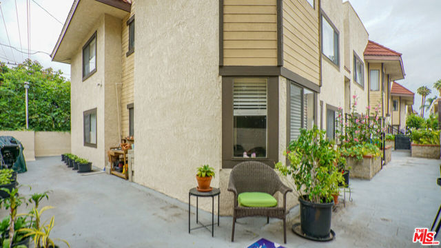 517 Fischer Street, Glendale CA: https://media.crmls.org/mediaz/66647fae-5bc2-4ca2-bb83-cc35cb33558e.jpg