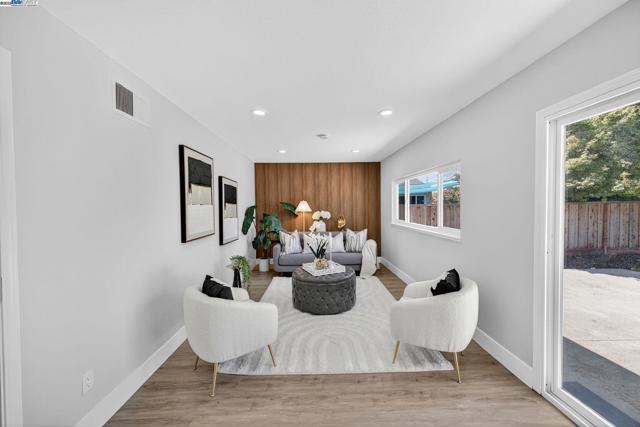 4403 Burke Way, Fremont CA: https://media.crmls.org/mediaz/6664dcd7-84cd-409b-82fe-6c56fa08d24b.jpg