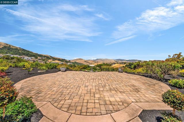 3322 Ashbourne Cir, San Ramon CA: https://media.crmls.org/mediaz/6664e454-0f0c-4bc8-911f-45d827521ac6.jpg