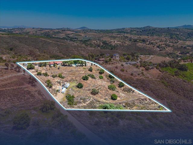 31659 61 Rocking Horse Rd, Escondido CA: https://media.crmls.org/mediaz/66653d3c-6f91-4a16-b07e-f681c9067ad0.jpg