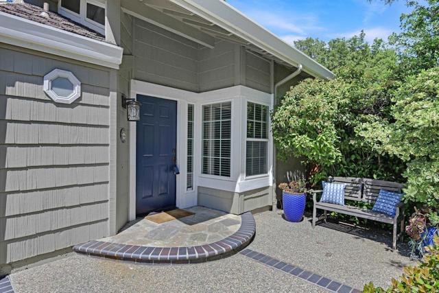 8043 Crossridge Rd, Dublin CA: https://media.crmls.org/mediaz/66658451-9677-4b5a-b81f-d3907846307d.jpg
