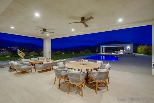 2885 Gate Three Place, Chula Vista CA: https://media.crmls.org/mediaz/66661562-6589-40d4-b9bb-7bfc8e686c30.jpg