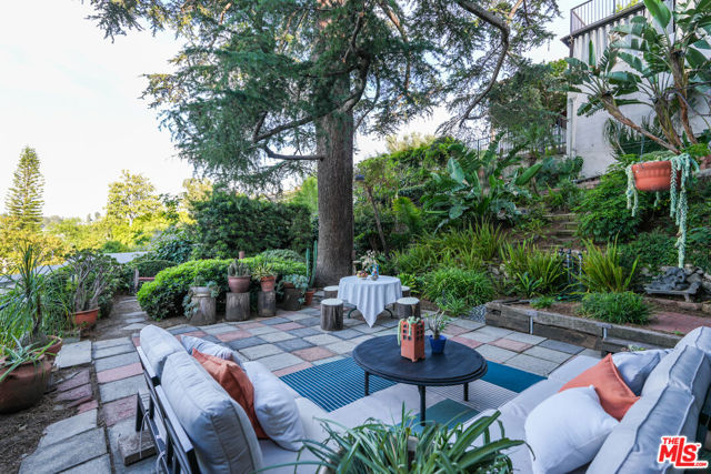 2020 Redcliff Street, Los Angeles CA: https://media.crmls.org/mediaz/66663500-6187-4ee4-9321-15cbefbc3eb2.jpg
