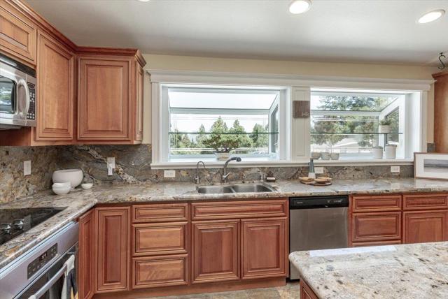 22187 Old Santa Cruz Highway, Los Gatos CA: https://media.crmls.org/mediaz/66664f03-2437-4d1f-84ee-8f790e0731a3.jpg