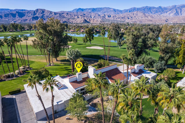 34955 Mission Hills Drive, Rancho Mirage CA: https://media.crmls.org/mediaz/6666a492-c0e5-4f17-a7bf-69e83270cf10.jpg
