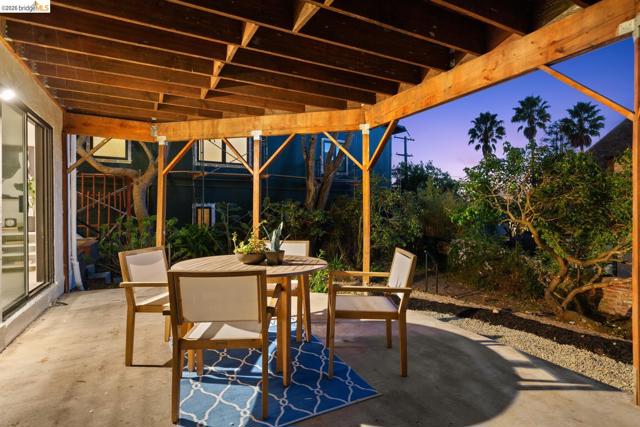 758 Spruce St, Berkeley CA: https://media.crmls.org/mediaz/6666e2be-9a98-44a7-87e8-db759be7ec9e.jpg