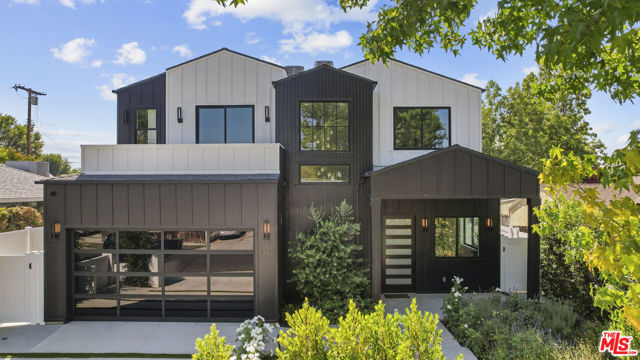 5741 Newcastle Avenue, Encino CA: https://media.crmls.org/mediaz/666749fd-55d9-4425-bf92-64d38af69849.jpg