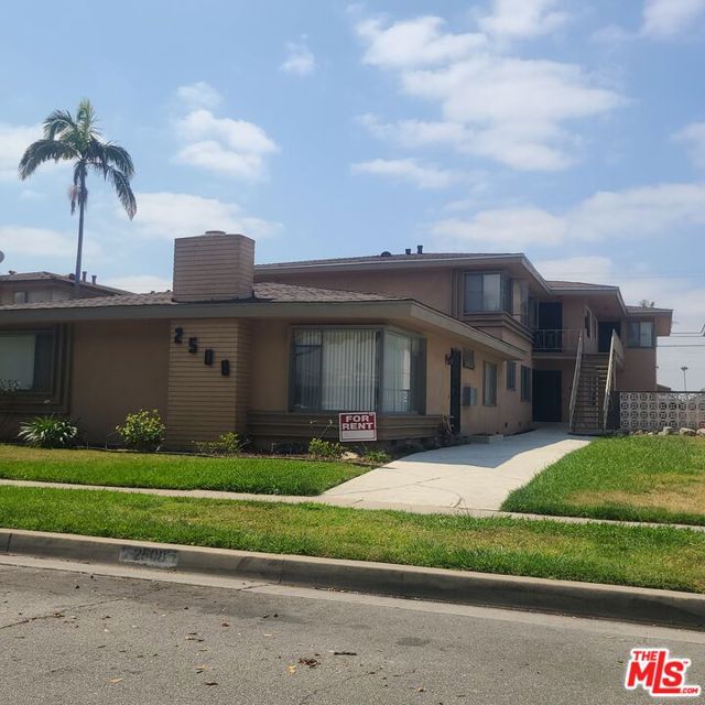 2508 W El Segundo Boulevard, Gardena CA: https://media.crmls.org/mediaz/66679877-4fd0-435a-816f-7381167deb3e.jpg