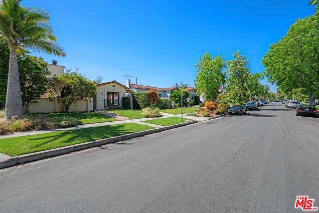 1147 S Point View Street, Los Angeles CA: https://media.crmls.org/mediaz/6667b4e8-c95e-4e58-ac46-77e9acfb93a1.jpg