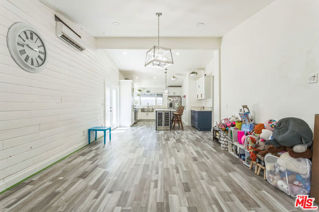 18834 Wellhaven Street, Canyon Country CA: https://media.crmls.org/mediaz/6667d767-472f-43c1-be66-8f46e814a5d6.jpg