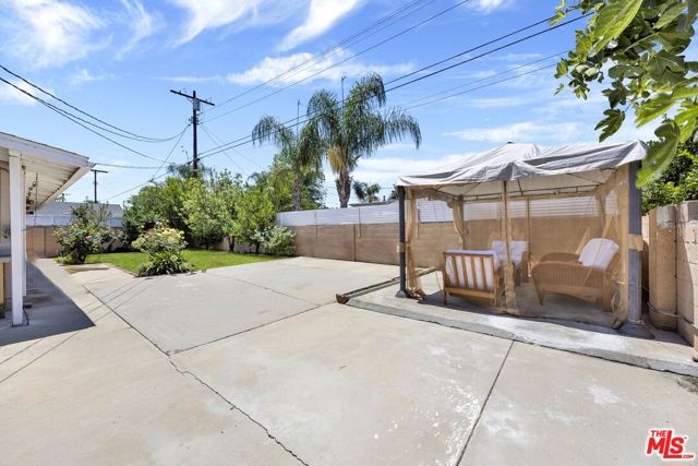 10109 Gloria Avenue, North Hills CA: https://media.crmls.org/mediaz/6667e640-3d10-43e3-9e01-5aff7a5bca7a.jpg