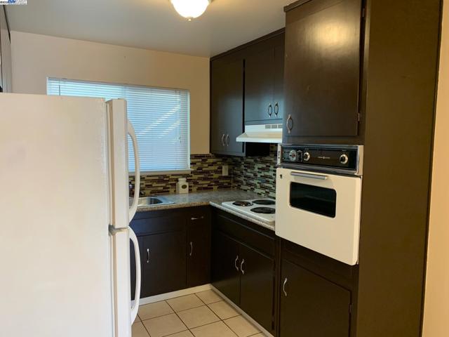 20240 Wisteria St, Castro Valley CA: https://media.crmls.org/mediaz/666852ba-f655-4dcd-962c-59026096a3ed.jpg