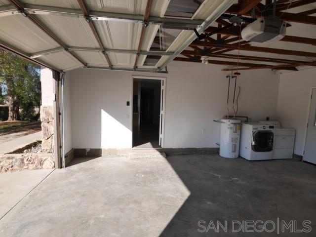 8209 Mesa Rd, Santee CA: https://media.crmls.org/mediaz/66689b37-7972-45aa-be62-4d360c084653.jpg