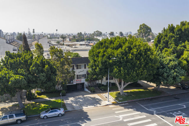 12756 Venice Boulevard, Los Angeles CA: https://media.crmls.org/mediaz/6668afcb-5d22-4cdc-ab0b-93d4159beae5.jpg