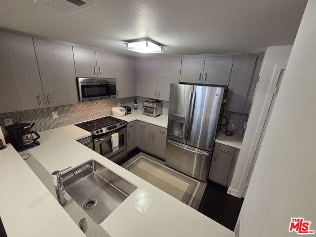 436 S Virgil Avenue, Los Angeles CA: https://media.crmls.org/mediaz/6668f74d-7314-4d40-9093-9a44b501fd5d.jpg