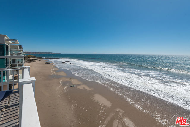 31656 Sea Level Drive, Malibu CA: https://media.crmls.org/mediaz/66693dce-0385-4106-892e-e19af6c05532.jpg