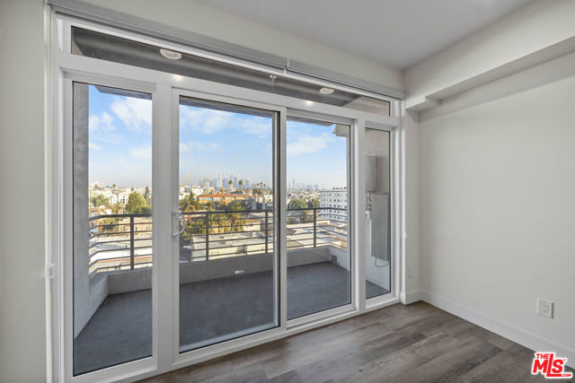 900 S Kenmore Avenue, Los Angeles CA: https://media.crmls.org/mediaz/6669c2cb-4c81-462c-87a7-66379c732419.jpg