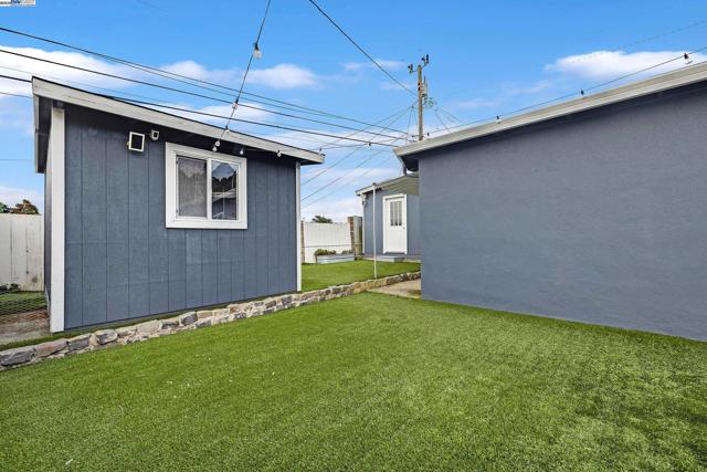 209 Mansfield Dr, South San Francisco CA: https://media.crmls.org/mediaz/666a4879-5d63-496f-8503-d330c2928c3e.jpg