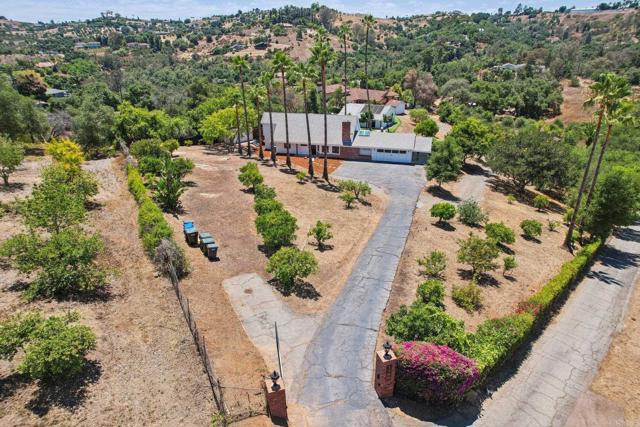 1797 99 Rabbit Hill, Fallbrook CA: https://media.crmls.org/mediaz/666a6e33-cef7-44d1-9a30-f060c4c282a3.jpg