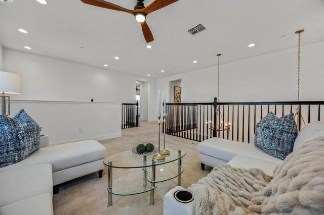 2288 Jessica Way, Tracy CA: https://media.crmls.org/mediaz/666aa181-6b25-4838-bc3a-b38c2a66be83.jpg