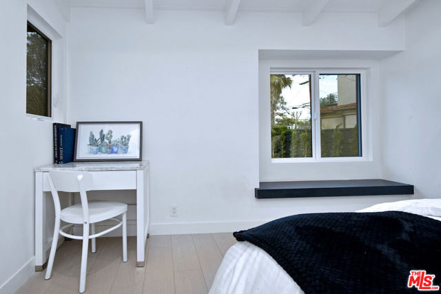 4512 Libbit Avenue, Encino CA: https://media.crmls.org/mediaz/666bf749-cd9e-4e6c-b1c9-4a0e2500d184.jpg