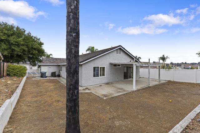 39493 Diego dr, Temecula CA: https://media.crmls.org/mediaz/666c16e9-a7ba-44b2-b21a-13555a81dcd5.jpg