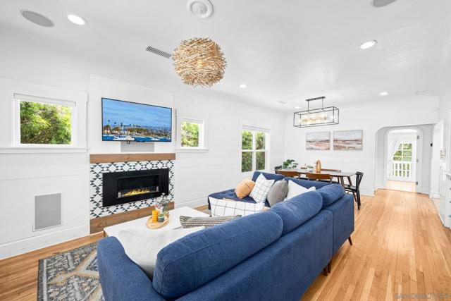 4602 Felton St, San Diego CA: https://media.crmls.org/mediaz/666c4468-158c-460d-bf32-371da1f96e46.jpg
