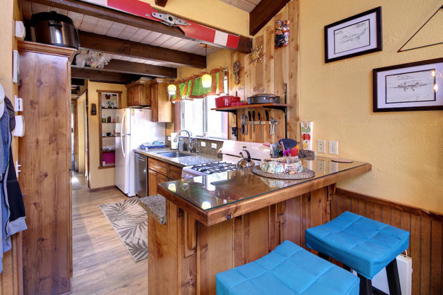 735 Santa Barbara Avenue, Sugarloaf CA: https://media.crmls.org/mediaz/666c5382-dde8-4119-b938-59de9969bc86.jpg