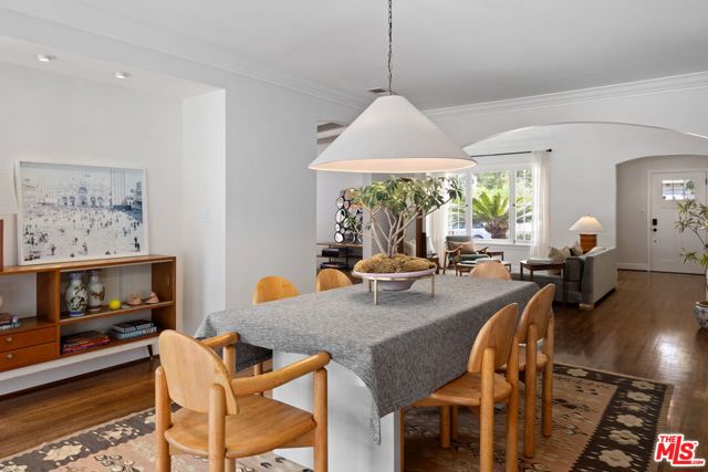 4654 Denny Avenue, Toluca Lake CA: https://media.crmls.org/mediaz/666d1c2e-cfd7-4e77-974a-f2a182ccd7f0.jpg