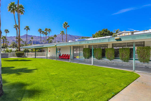 6 Cholla Lane, Palm Desert CA: https://media.crmls.org/mediaz/666d5511-f1aa-4543-8d7e-a3ef0ffe76af.jpg
