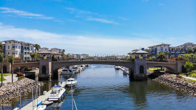 1524 Seabridge Lane, Oxnard CA: https://media.crmls.org/mediaz/666d7e17-d63d-4320-86b3-e788eedc1f4f.jpg