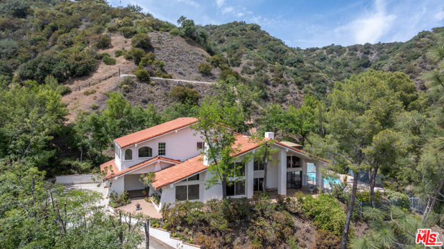 13033 Sky Valley Road, Los Angeles CA: https://media.crmls.org/mediaz/666d9114-7e50-4e3e-81df-1efc593661d2.jpg