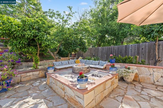 4218 Cobblestone Dr, Concord CA: https://media.crmls.org/mediaz/666db3b1-9a84-4948-a80c-2210f6532213.jpg