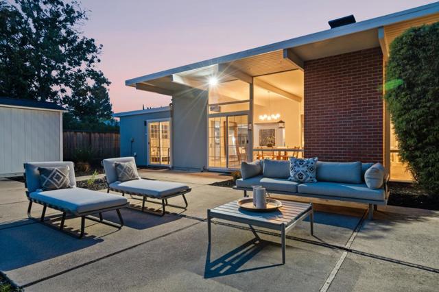 969 Eichler Drive, Mountain View CA: https://media.crmls.org/mediaz/666db6e1-7145-4d59-b51f-0dde53919bfd.jpg
