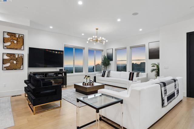 3606 Sarita St, Hayward CA: https://media.crmls.org/mediaz/666f11d0-6c0a-480a-9fd9-ba951f08289e.jpg