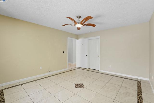 4470 Rolling Oaks Dr, Granite Bay CA: https://media.crmls.org/mediaz/666f90e5-0f5a-4064-9d93-7d4d2edb408e.jpg