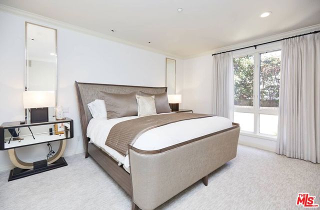 121 N Almont Drive, Beverly Hills CA: https://media.crmls.org/mediaz/666fbfd6-8348-4564-a1cb-4d653b7e6a81.jpg