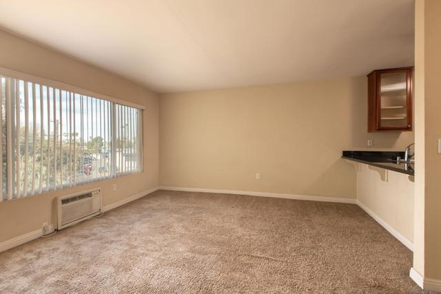 4860 Rolando Ct, San Diego CA: https://media.crmls.org/mediaz/6670081e-0879-490c-815d-aeed424fde47.jpg