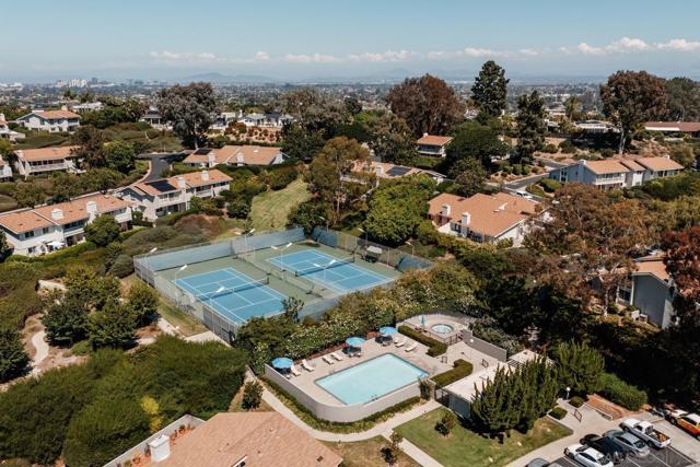 2163 Caminito Circulo Norte, La Jolla CA: https://media.crmls.org/mediaz/66702a32-aac2-44a8-adc1-0e91ca0693f4.jpg