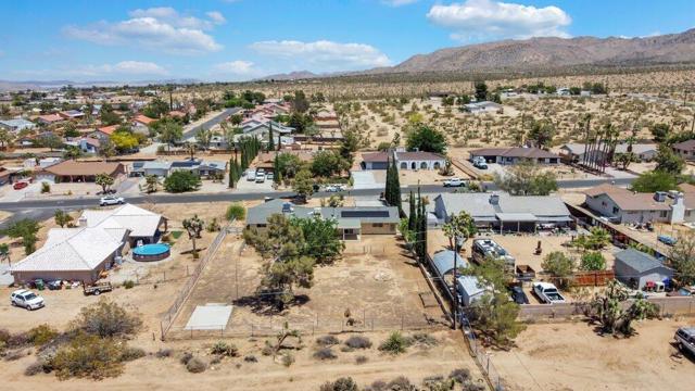 7592 Hanford Avenue, Yucca Valley CA: https://media.crmls.org/mediaz/66702f14-6105-4c56-8841-fa0f7af62bc4.jpg