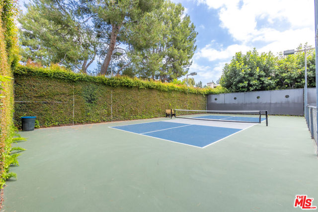 15161 Magnolia Boulevard, Sherman Oaks CA: https://media.crmls.org/mediaz/66703804-a9a9-4bd1-b3fa-5dd28cd44176.jpg