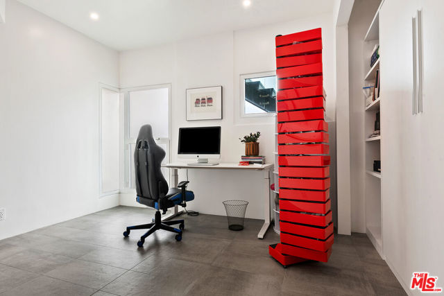 Image 18 of 50 For 270 Palisades Beach Road 203