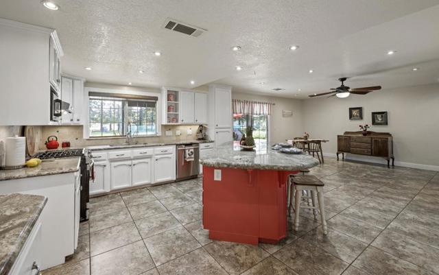 5419 Elliott Avenue, Atwater CA: https://media.crmls.org/mediaz/6671cdc5-9590-45d8-9699-8585e2f07188.jpg