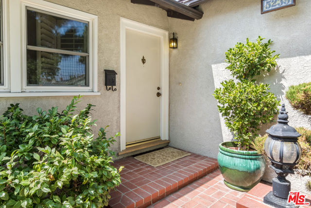 5239 Dobson Way photo 4