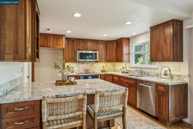 1560 Gilboa Dr, Walnut Creek CA: https://media.crmls.org/mediaz/6671f26a-7b8f-44cd-bad1-c8f9b9b29a95.jpg