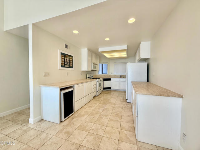 Detail Gallery Image 13 of 41 For 574 Island View Cir, Port Hueneme,  CA 93041 - 4 Beds | 2 Baths