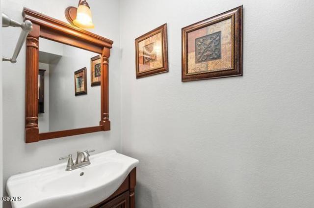 Detail Gallery Image 8 of 25 For 9503 via Venezia, Burbank,  CA 91504 - 3 Beds | 3 Baths