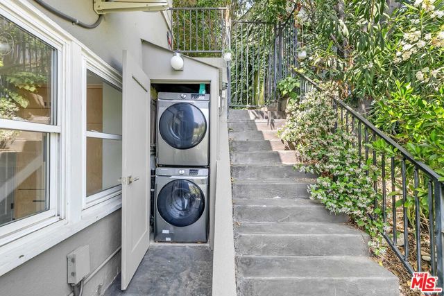 2073 VINE Street, Los Angeles CA: https://media.crmls.org/mediaz/667304ff-0c64-45be-98d1-ce6268667e91.jpg