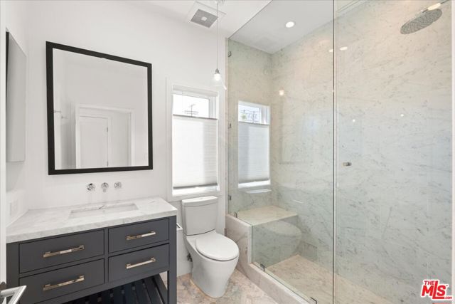 4525 Melbourne Avenue, Los Angeles CA: https://media.crmls.org/mediaz/6673e535-7e00-4f52-b43f-f8efd2302276.jpg